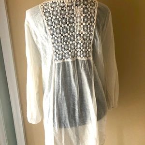 Beautiful off white tunic would make a great beach coverup.